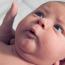จะทำอย่างไรกับอาการสะอึกในทารกแรกเกิด?